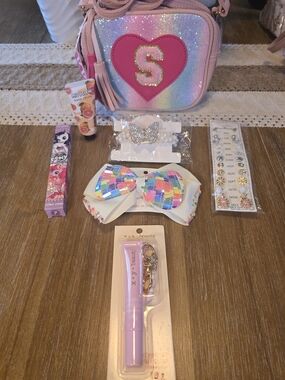 Youth Sparkly Pink Heart Crossbody Bag with S Initial & Accessories